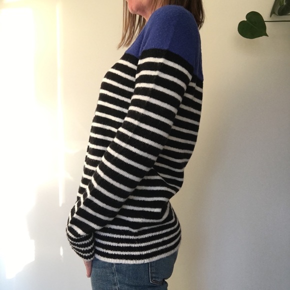 EUC GAP Striped Colorblock Pullover Sweater, size Medium ❤️ - Picture 2 of 8